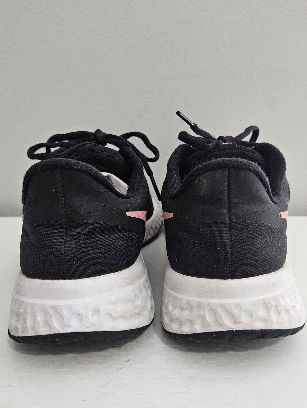 Sneakers - Picture 7 of 10